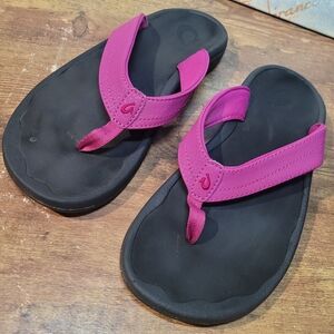 OluKai Women's 'Ohana Pink and Black Flip Flops